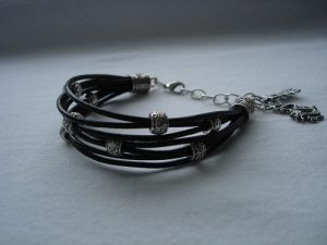 Svart läderarmband