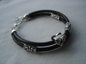 Fladdermus läderarmband