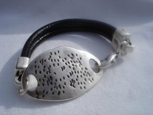 Svart coolt armband av läder och Sterlingsilver