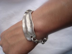 Coolt svart läderarmband med Sterlingsilver detaljer