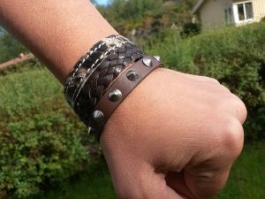 Coolt treradigt läderarmband