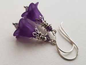 Dinglande lätta örhängen lila blomma och 925 Sterlingsilver krok