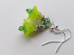 Dinglande lätta örhängen grön blomma Silver krokar