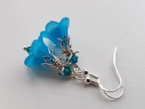 Dinglande lätta örhängen turkos blomma Swarovski kristaller Silver krokar