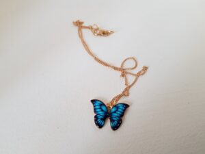 Halsband emaljerad fjäril blå svart berlock i kedja