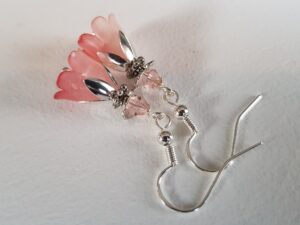 Blomörhängen rosa blomma små och väldigt lätta örhängen